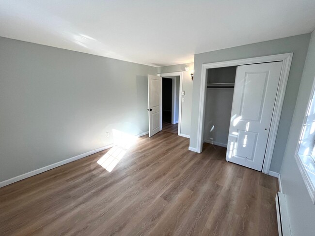 Building Photo - 2BR/1BA Available Now!! - Newly Renovated!...