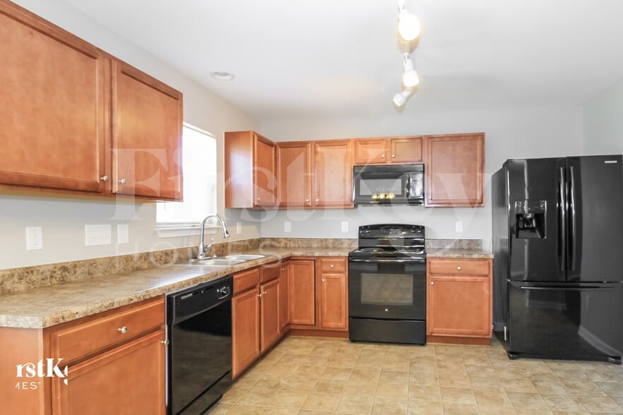 Building Photo - 4295 Kendall Farms Way