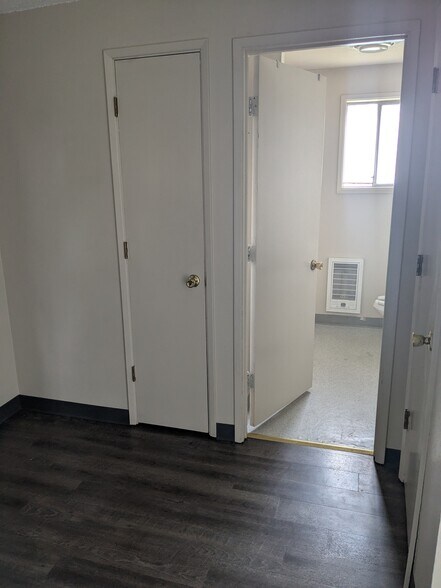 bathroom - 1427 Lakeview Ave