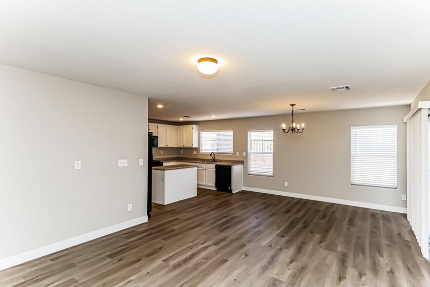 Building Photo - 570 Swiss Cottage Ave