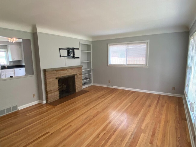 Building Photo - 1510 Woodland Dr