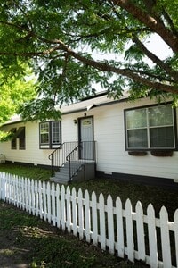 Building Photo - 209 Ash St