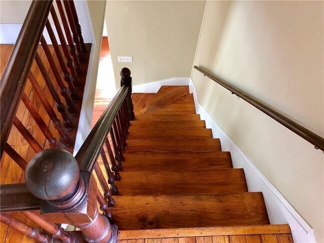 Building Photo - 673 Aquidneck Ave