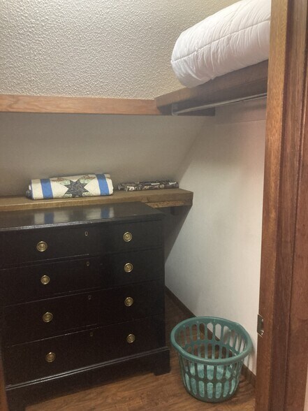 Clothing Storage - 618 W Governor John Sevier Hwy