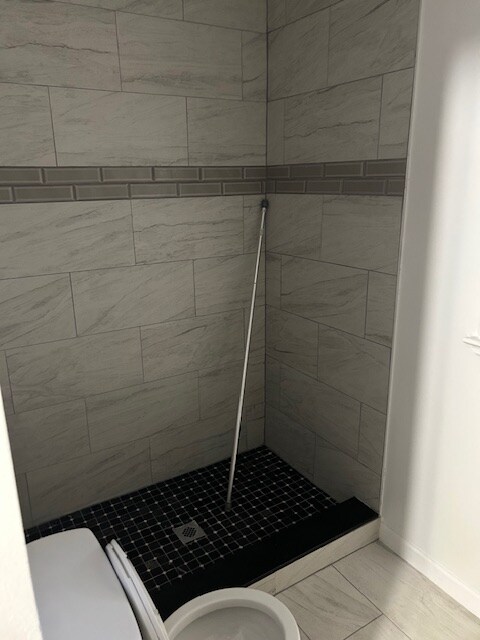 Building Photo - 2076 S Grandview Ave