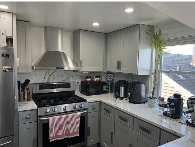 Building Photo - 28 Linden Ave