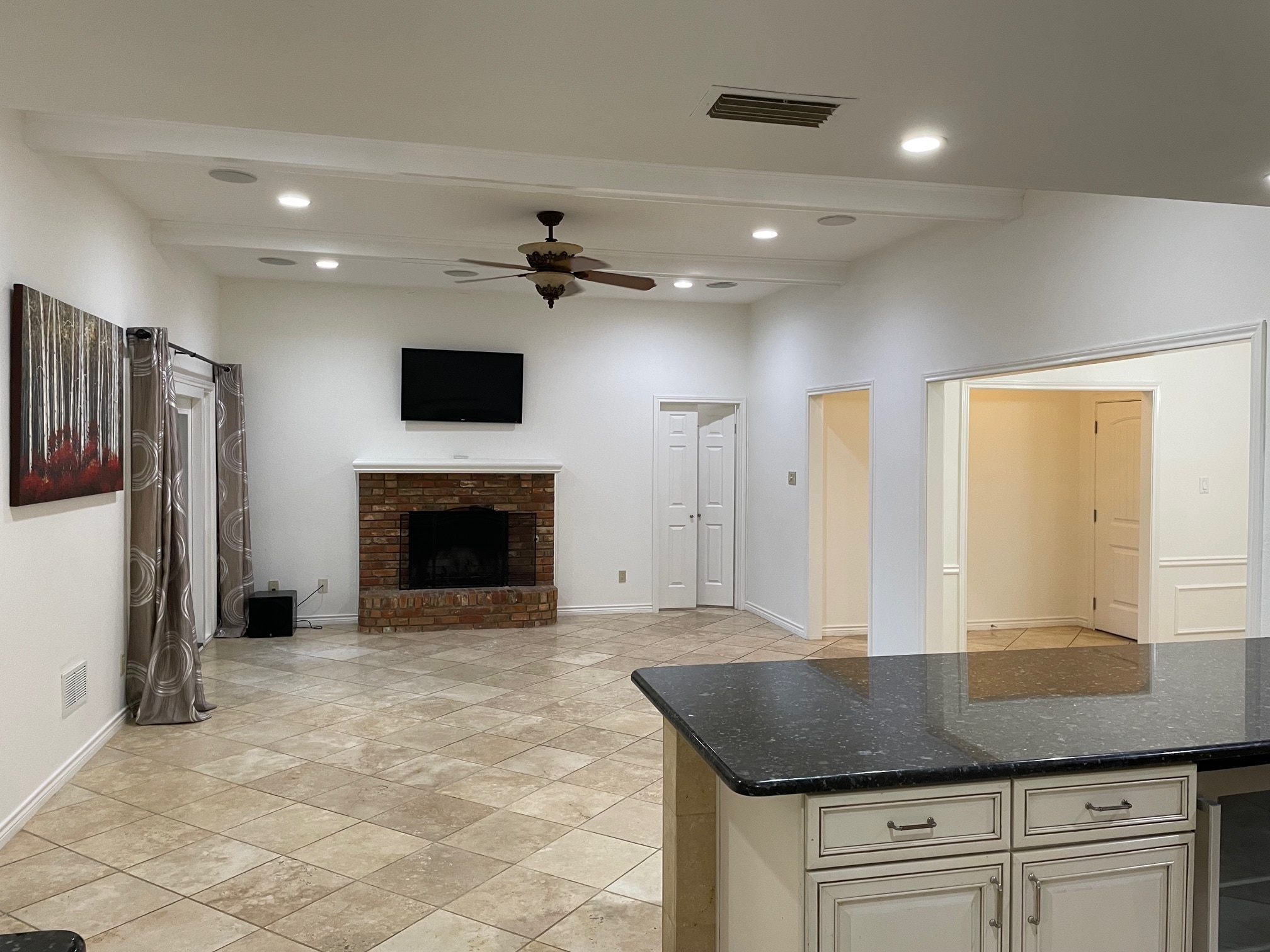 Building Photo - 737 Robin Ln