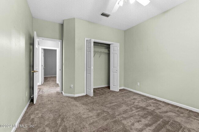 Building Photo - 7851 Heather Lake Ct E