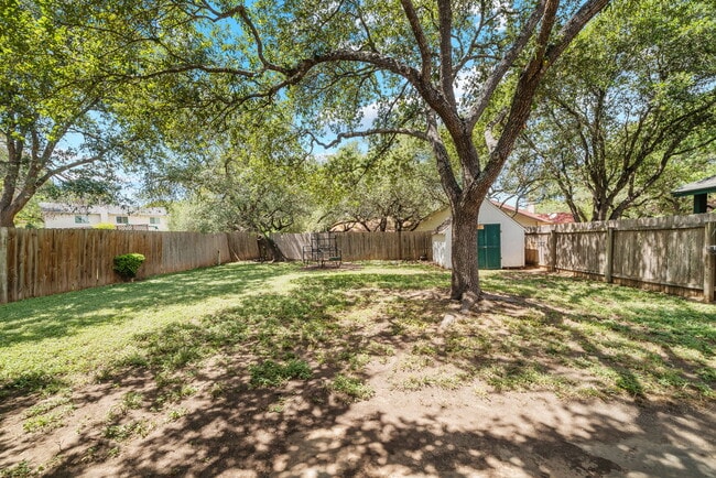 Building Photo - Spacious 4-Bed Home with Island Kitchen, Fireplace & Fenced Yard in San Antonio – 2,143 Sq Ft