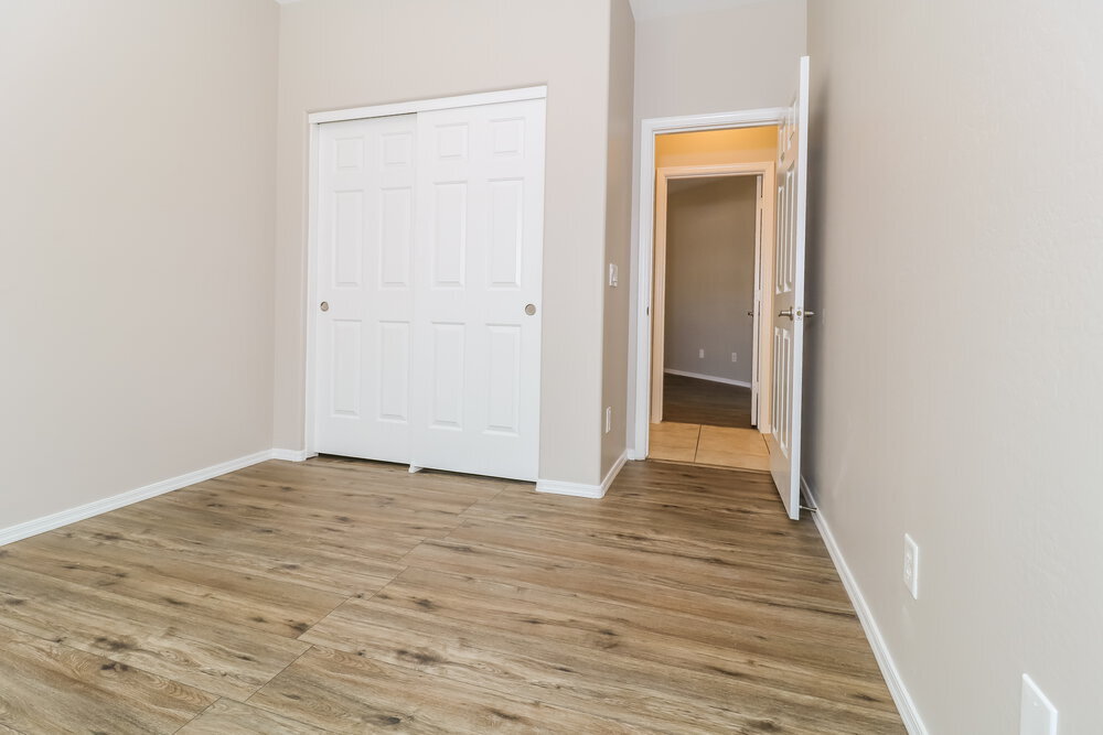 Building Photo - 25571 W St James Ave