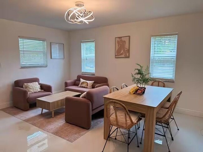 Primary Photo - 1720 NE 146th St