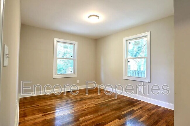 Building Photo - 901 Stewart St