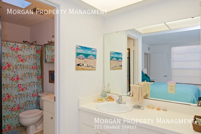 Building Photo - 223 Orange St