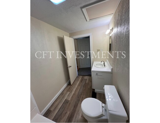 Bathroom - 507 N Washington St