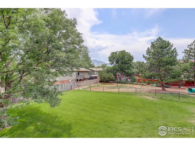 Building Photo - 4990 Meredith Way