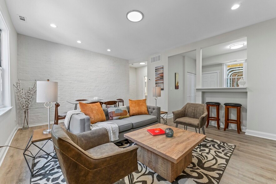 Building Photo - 4442 N Beacon St