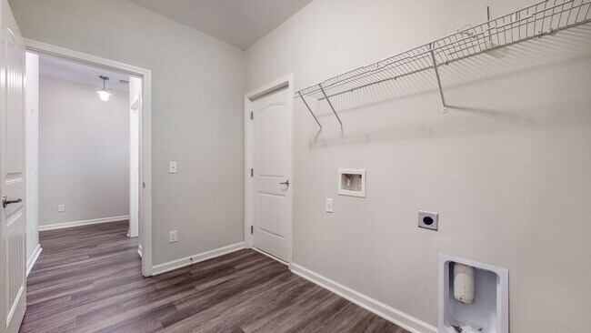 Building Photo - 3 Bedroom 2.5 Bathroom Townhome - The Comm...