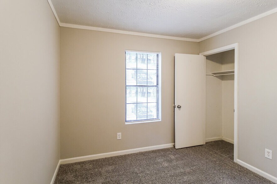Building Photo - 5545 Rock Springs Rd