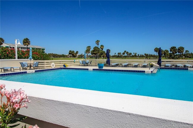 Building Photo - 20 NE Plantation Rd