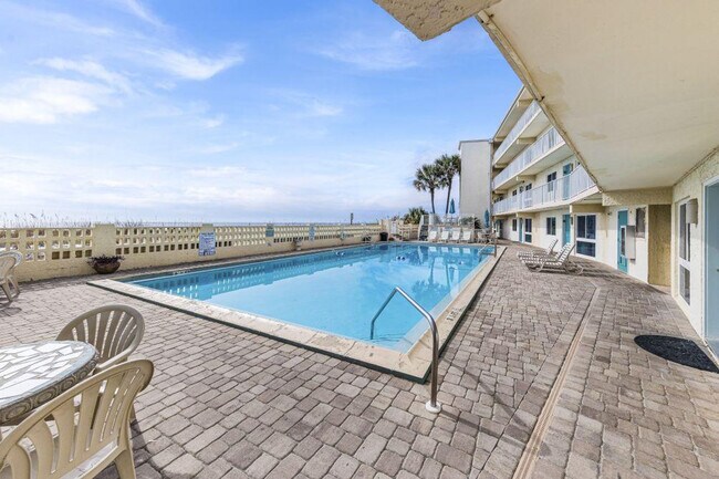 Building Photo - 667 Nautilus Ct