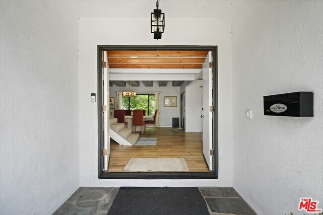 Building Photo - 6558 Lasaine Ave