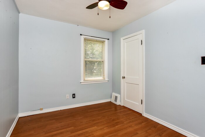 Building Photo - 5208 Roberta Dr