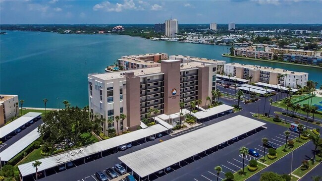 Building Photo - 7700 Sun Island Dr S