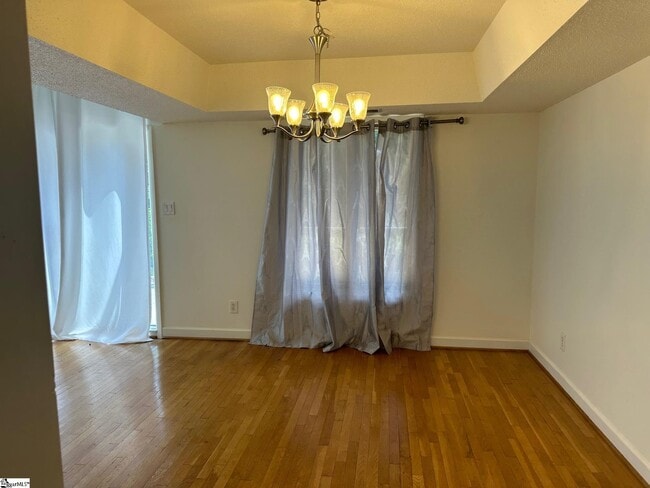 Building Photo - 126 Inglewood Way