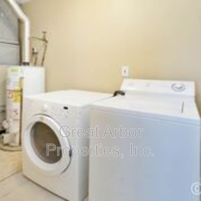 Building Photo - 1062 Rambling Rd