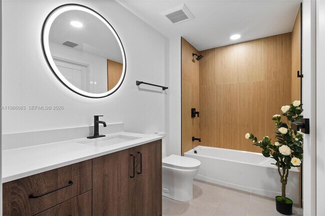 Building Photo - 2479 NE 192 St