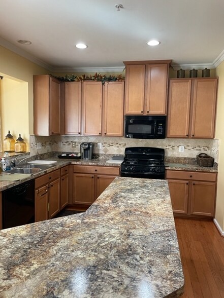 Building Photo - 3601 Lupton Ct