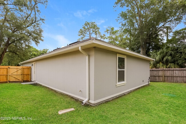 Building Photo - 3750 Warwick St