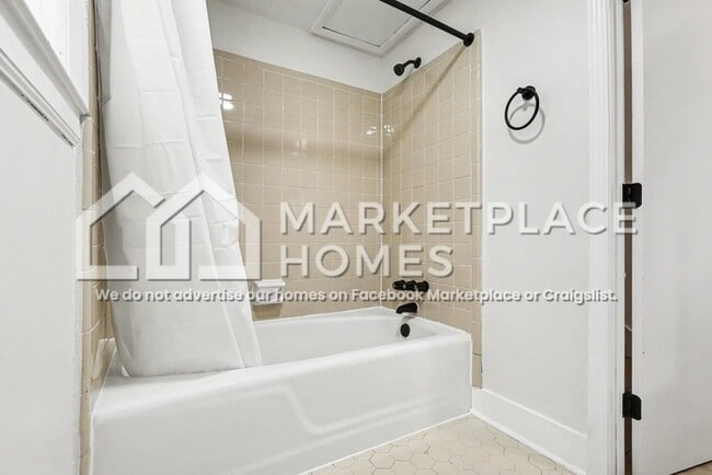 Building Photo - 2588 Monica Way