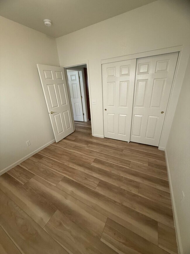 Building Photo - HALF OFF 1st Monts Rent 55+ Gated Community Beautiful 3 Bed / 2 Bath Home in Desirable