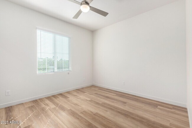 Building Photo - 6556 N 15th Dr