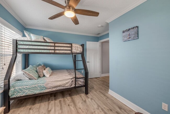 Building Photo - Renovated Spanish-Style 2/1 Beach Bungalow...