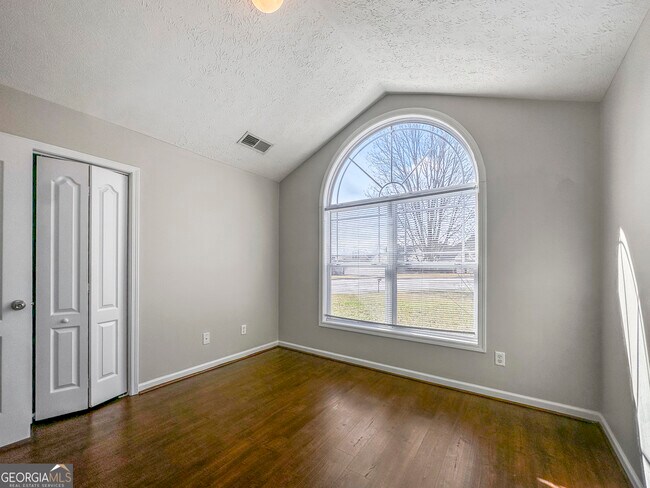 Building Photo - 806 Lilac Ln