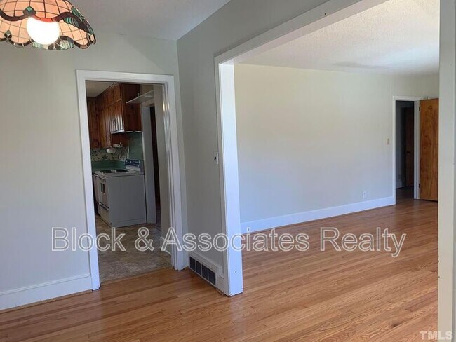 Building Photo - 6015 Inona Pl
