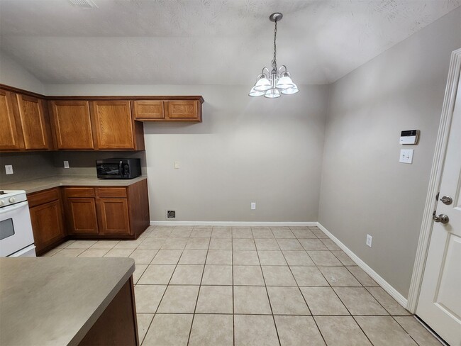 Building Photo - 24315 Hard Wood Dr