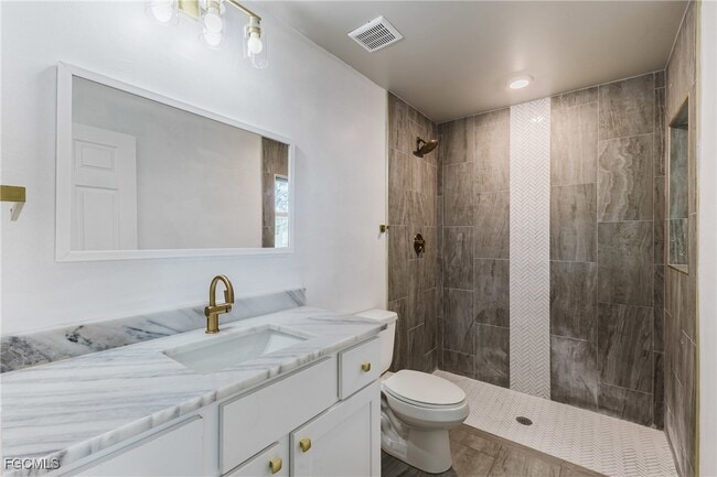 Building Photo - 2403-2405 Maple Ave