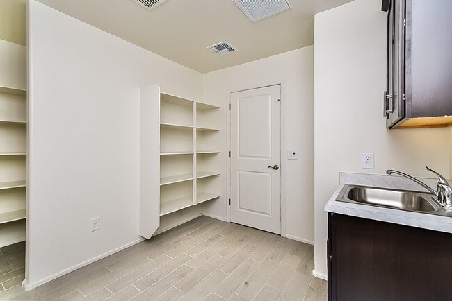 Building Photo - 7000 W Inkwood Ln