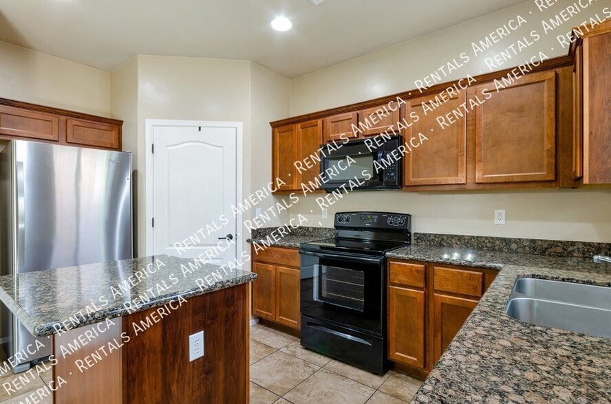 Building Photo - 3830 E 3rd St