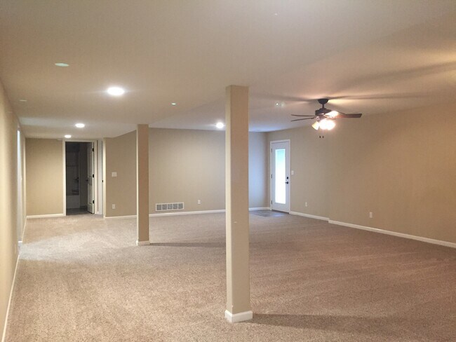 Building Photo - 4Bed/3Bath, House, Quiet Subdivision!
