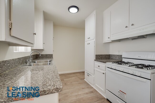 Building Photo - 5133 Yarmouth-25D