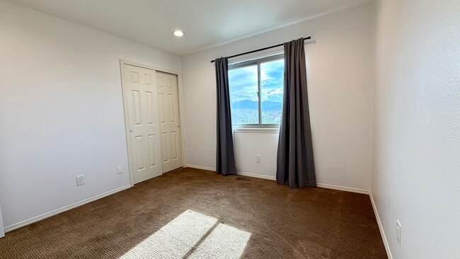 Building Photo - GOURMET KITCHEN-D20-6 BEDROOMS