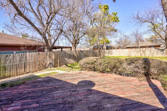 Building Photo - Stunning 3-Bedroom Property / With Shelter