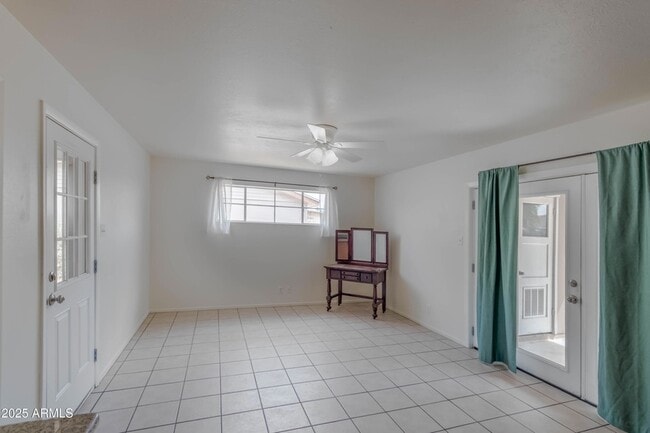 Building Photo - 7013 E Loma Land Dr