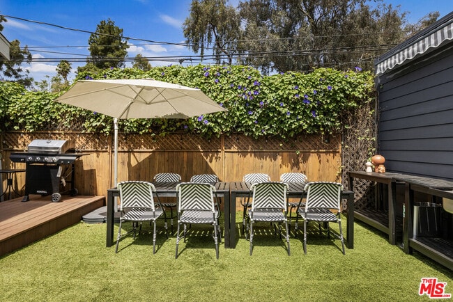 Building Photo - 201 S Ave 55