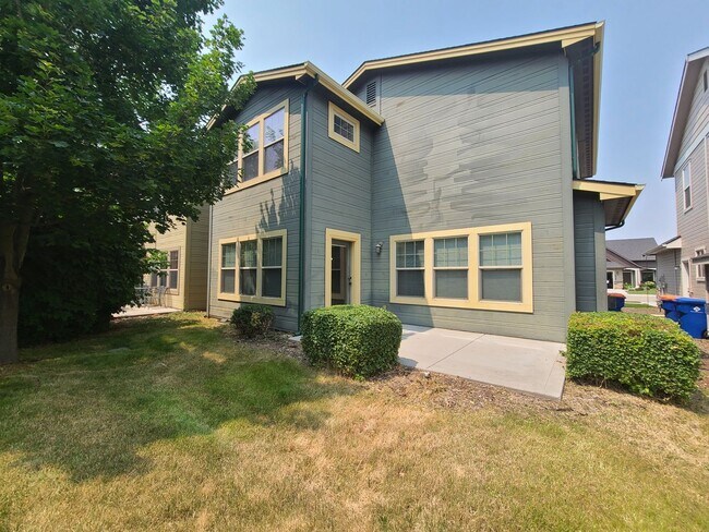 Building Photo - Clean and ready to go 3 bedroom home
