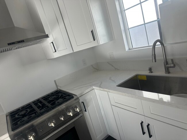 Building Photo - 10859 Nettleton St